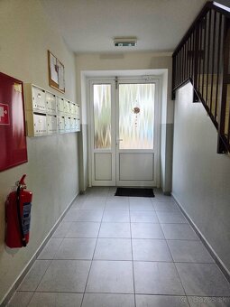 2.-izbový byt s garážou v Seredi - 3