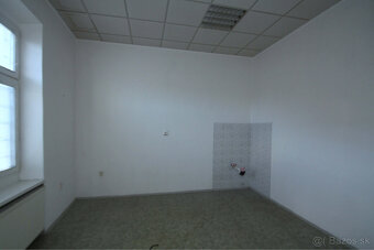 Prenájom priestorov  na 1. poschodí Dom Módy na Nám. gen. M. - 3