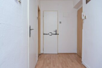 NA PREDAJ: 2 izb.byt v širšom centre + ŠATNIK + PIVNICA - 3