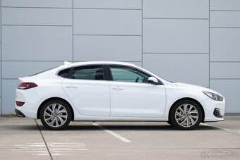 Hyundai i30 Fastback 1.4 T-GDi Family 7DCT - 3