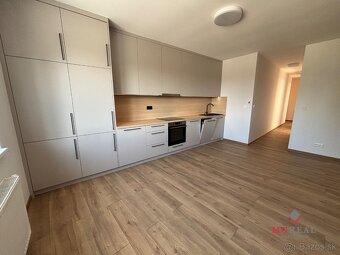3 izbový byt Topoľčany v prípade záujmu s vlastným parkov - 3