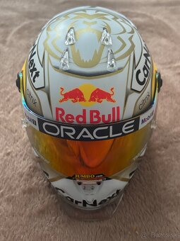 Max Verstappen 1:2 Schuberth replika prilby (Oracle Red Bull - 3
