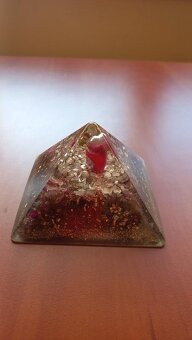 Pyramída orgonit + labuť z mienrálu - 3