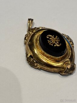 Zlatý prívesok - 3