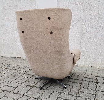 Velke retro otocne kreslo usiak Up Zavody - 3