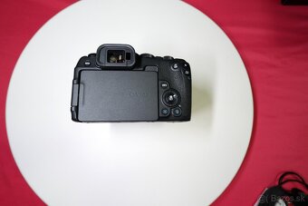 Canon EOS R8 + RF 24–50 mm f/4.5–6.3 IS STM + blesk - 3