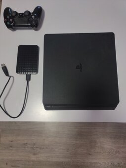 Predám konzolu playstation 4 slim 500 GB+ext.hdd 2TB - 3