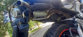 Suzuki GSR 600 - 3