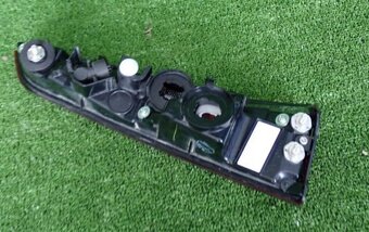 toyota corolla svetlo kombi pravé 2022+ - 3