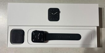 Apple Watch Series 5 44mm čierne - 3