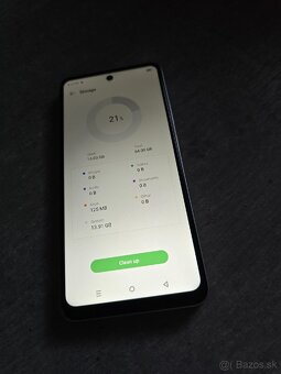 Rozbaleny telefón Infinix Smart 8 – komplet balenie
- 3