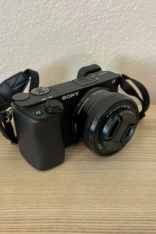 Sony Alpha A6300 + 16–50 mm + příslušenství - 3