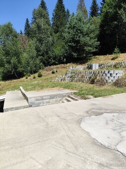 Pozemok s rozostavanou stavbou, stavebnym povolením a potoko - 3