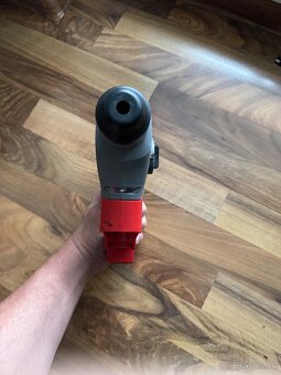 Predam Milwaukee M12 sds priklepku - 3
