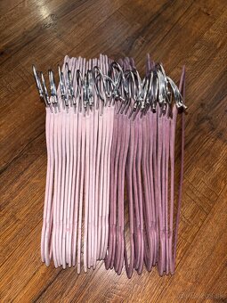 Ramienka na oblečenie - 3