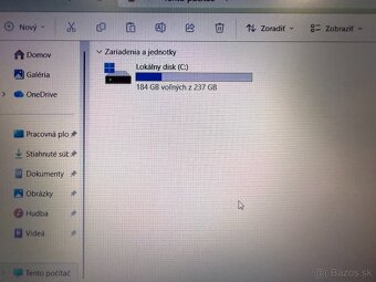 Notebook ASUS VivoBook i3-6006U / 16GB RAM / 256GB SSD / FHD - 3