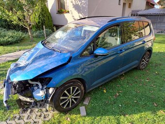 VW Touran 1.5 TSI havarovaný - 3