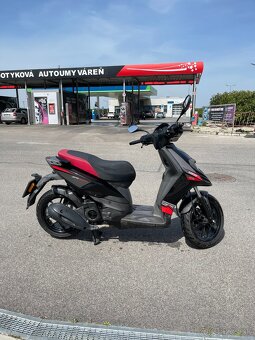Aprilia SR 125 MOTARD - 3