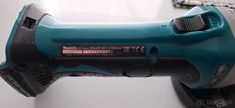 AKU Makita uhlova brúska DGA452 - 3