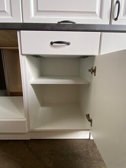 Moderná kuchynská linka bez spotrebičov - 3