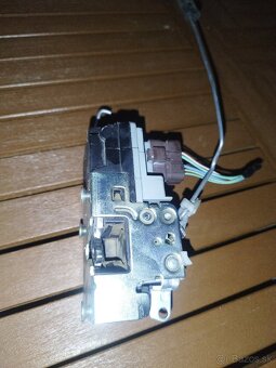 Ford Tranzit connect zámok ľavy predny - 3