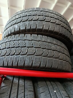 Predám zimne pneumatiky na dodávku  215/70 R 15 - 3