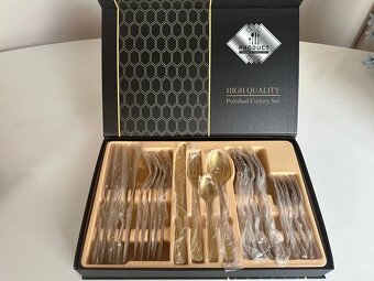 Svadobné a dekoračné doplnky – taniere, vázy, stojany, sviet - 3