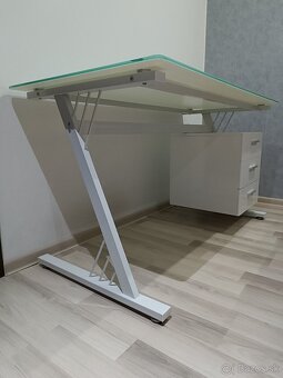 Kancelársky sklenený stôl - 3