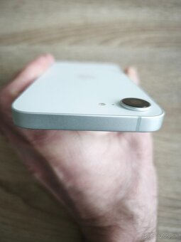 predám Iphone 16e, 128gb verzia - 3