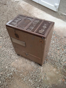 PIECKA NAFTOVKA VIAC KUSOV VHODNA AJ DO POSEDU - 3