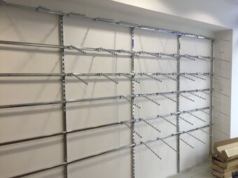 Predajný závesný systém do predajne (odevy, obuv) - 3