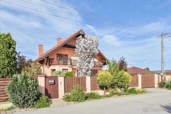 DOM so SAUNOU, VÍRIVKOU, KRBOM, GARÁŽOU a KRÁSNOU ZÁHRADOU, - 3