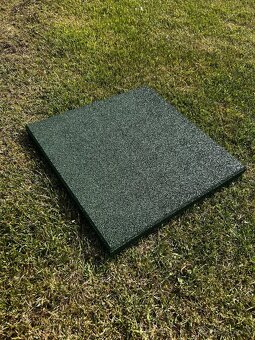 Gumová dlažba 500x500x30mm zelená 22€/m2  - 3