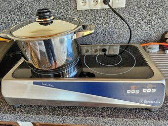 Predám kvalitnú dvoj - indukciu Electrolux - 3