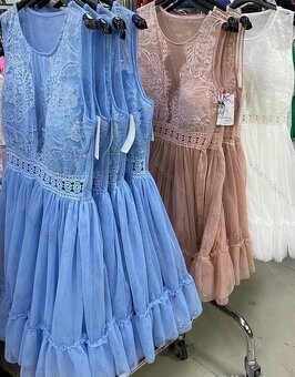 spoločenské šaty s čipkou - 3