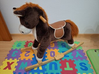 Predám-trojkolku,motorku,vaničku,podložku a hojdací koníka - 3