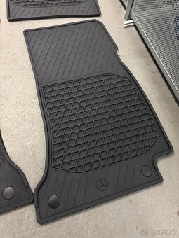 Gumené rohožky do auta Mercedes E (2016 – 2021) - 3