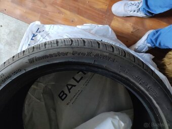 225/40 R19 - 3