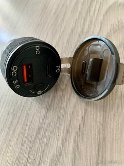 Zásuvka pre BMW alebo Triumph na USB a USB - C - 3