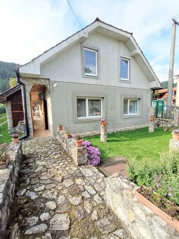 Štýlový dom v obci s výbornou občianskou vybavenosťou - 3