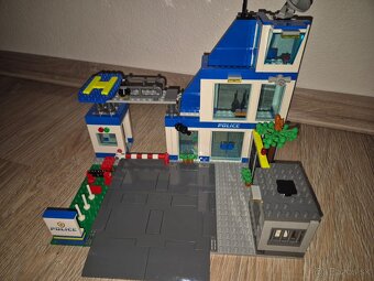 Lego city 60316 - 3