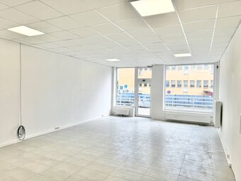 Ponúkame na prenájom obchodné priestory s rozlohou 128 m2 - - 3