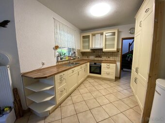 Moderná kuchynská linka so spotrebičmi - 3