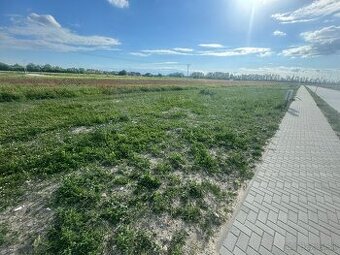 Stavebný pozemok iba 1km od Dun. Stredy-ČP 2284/7 - 3