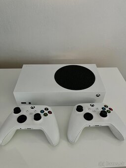Xbox Series S + 2 Ovládače - 3