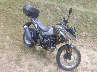 Predám ročnú motorku SYM NHT 300i, 1.300 Km - 3