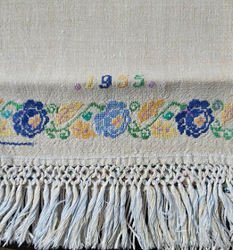 Ozdobné uteráky vyšité na konopnom plátne - 3