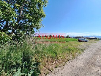 ADOMIS  - predáme stavebný pozemok Seňa 585m2,len 15min. z K - 3