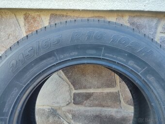 Predám zimne gumy 215/65 R16 2kusy - 3