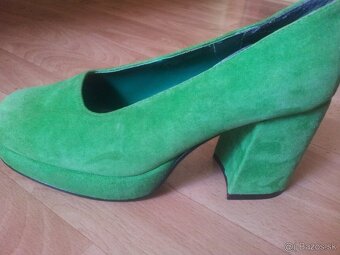 Lodicky Vanessa, Prada a tenisky Nike - 3